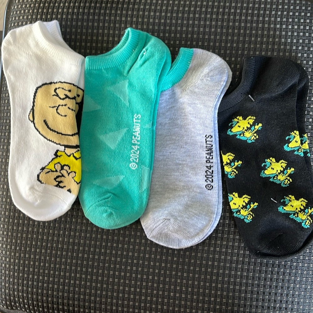 Peanuts Charlie Brown & Snoopy socks set of 4 NWT